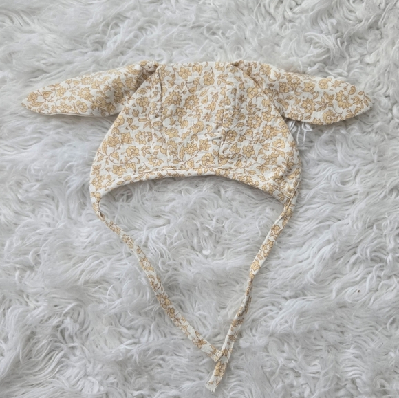 Quincy Mae Bunny Bonnet in Dahlia. Size 0-3 M. New.Featuring the sweetest flop - Picture 5 of 9